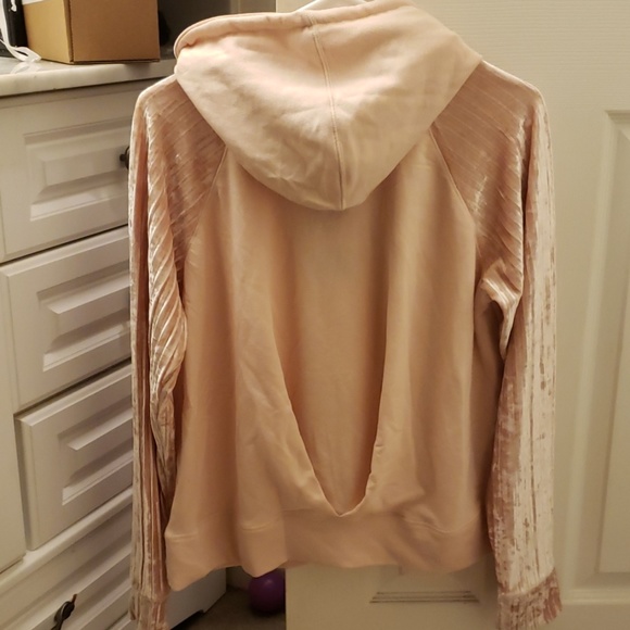 Sweatshirt, scarf, headband - Picture 2 of 6